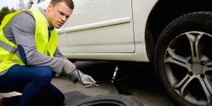 پنچرگیری و تعویض لاستیک امدادکارا