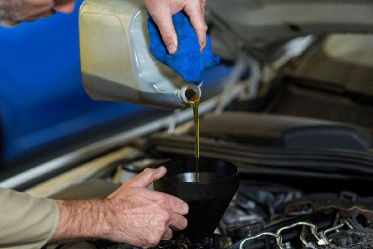 ارسال روغن خودرو در محل امدادکارا